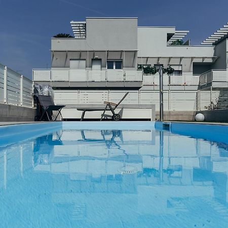 The Prince - Luxury Apartments With Pool Peschiera del Garda Ngoại thất bức ảnh
