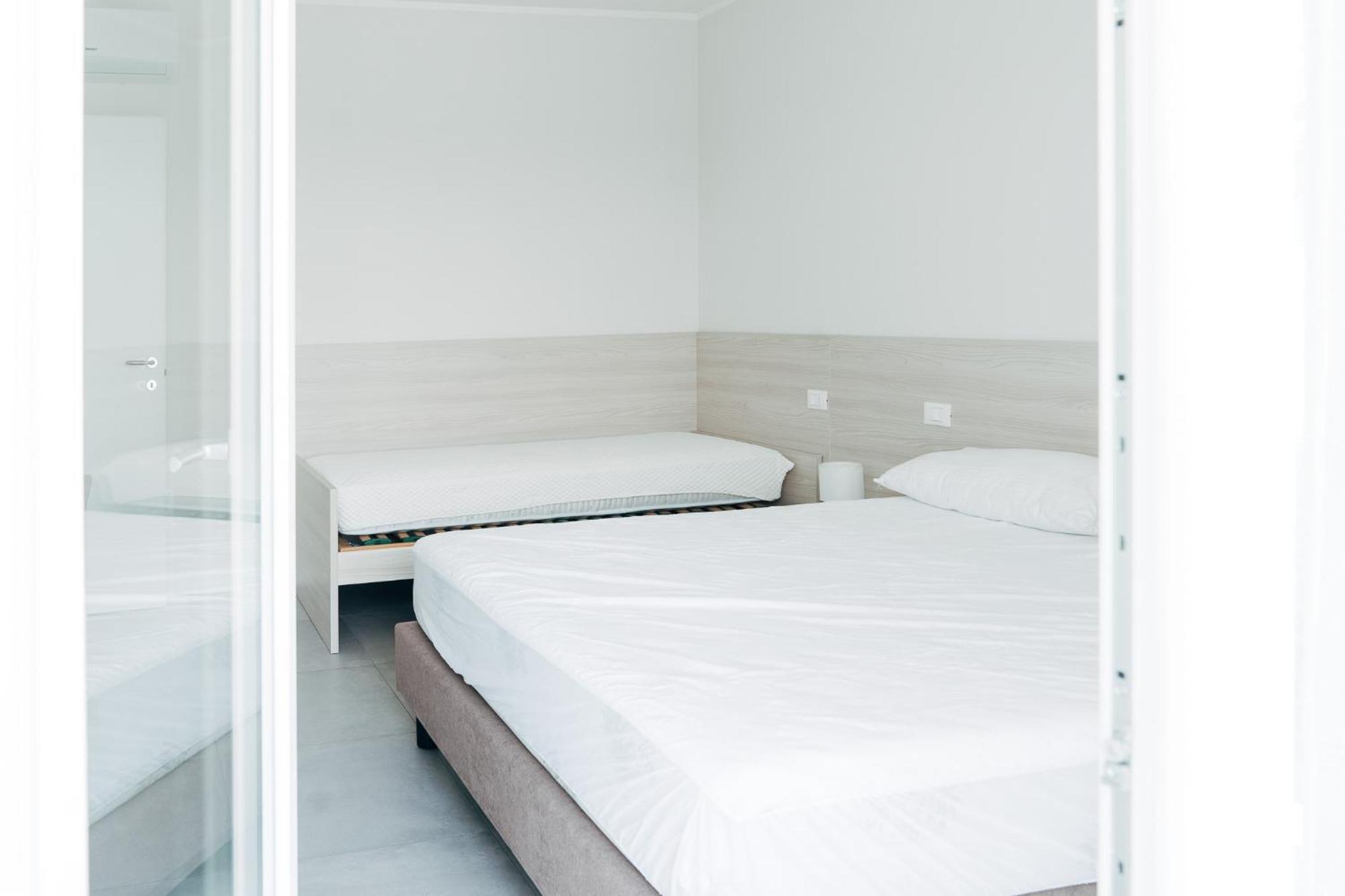 The Prince - Luxury Apartments With Pool Peschiera del Garda Ngoại thất bức ảnh