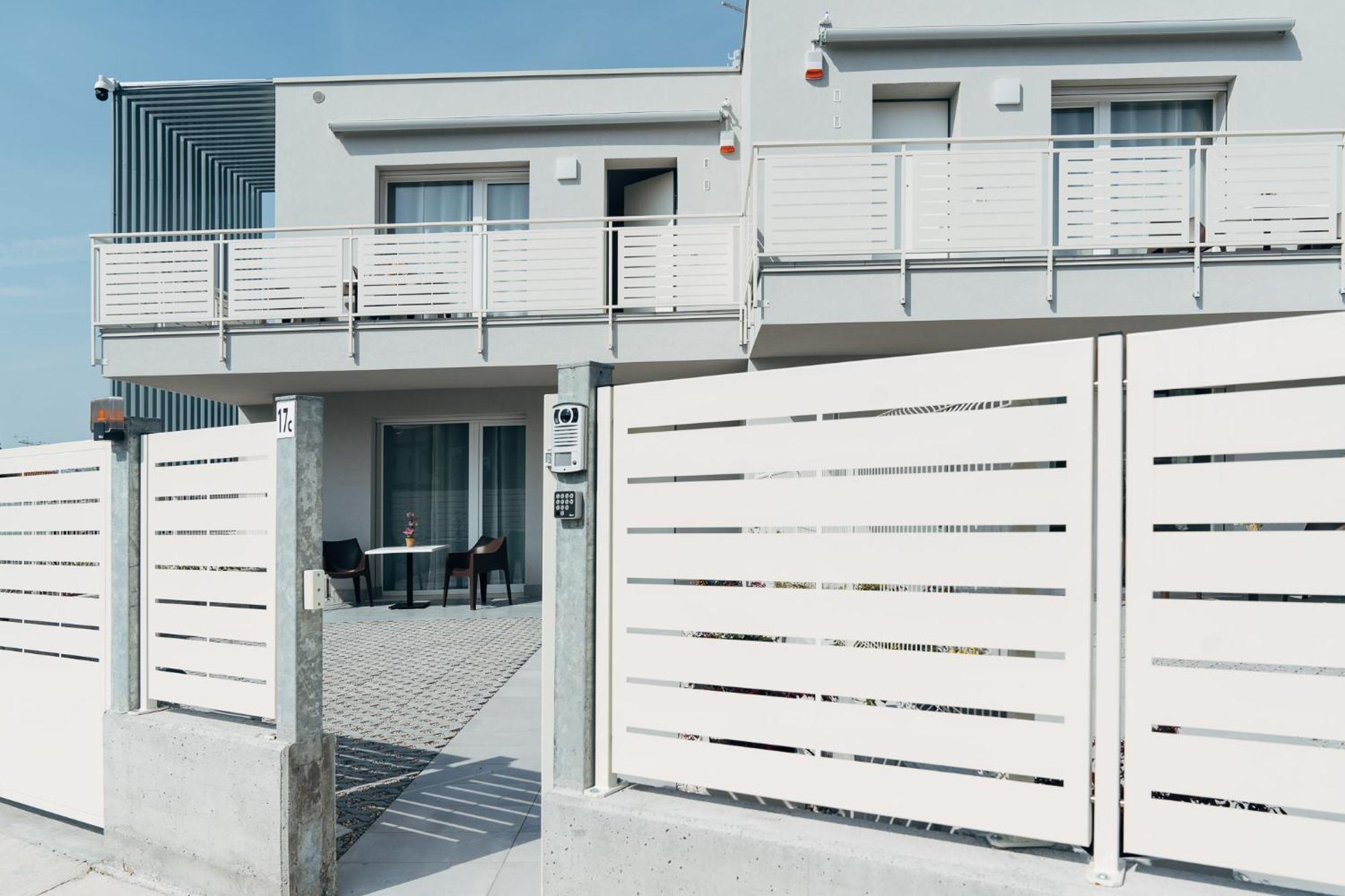 The Prince - Luxury Apartments With Pool Peschiera del Garda Ngoại thất bức ảnh
