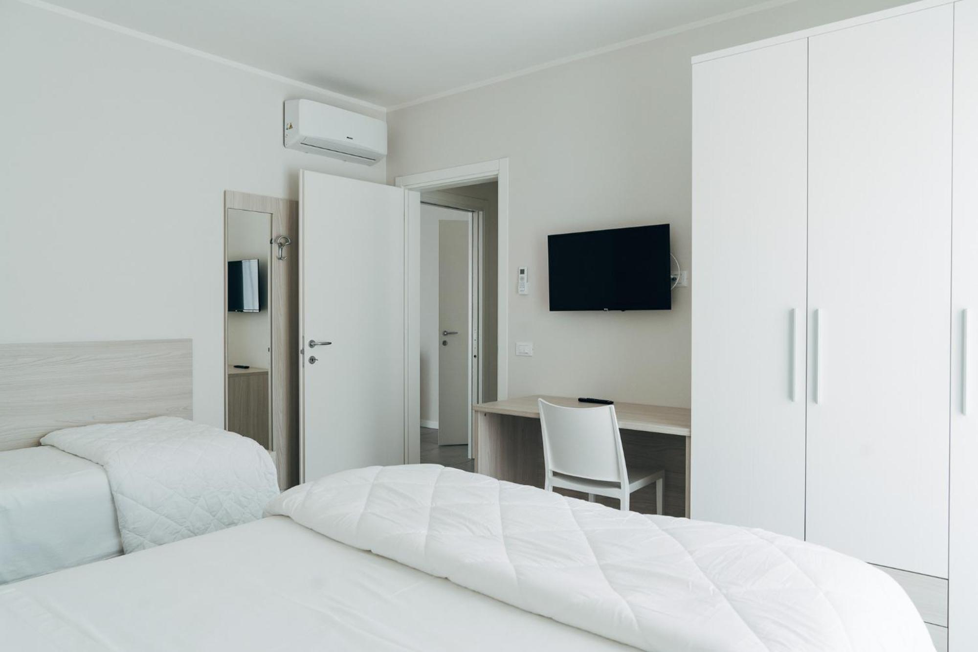 The Prince - Luxury Apartments With Pool Peschiera del Garda Ngoại thất bức ảnh