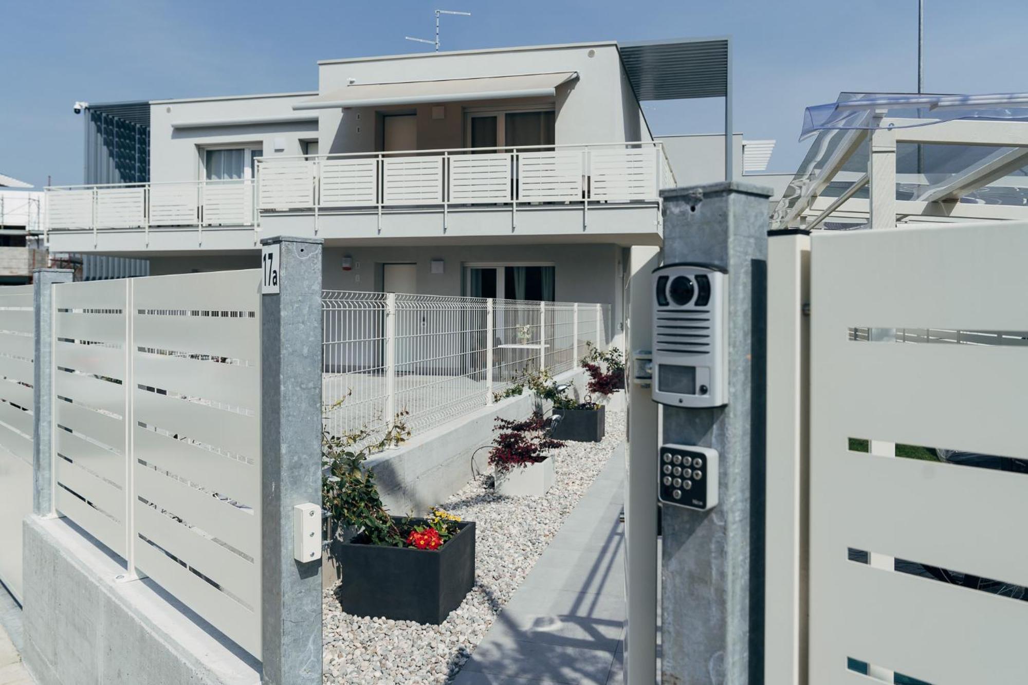 The Prince - Luxury Apartments With Pool Peschiera del Garda Ngoại thất bức ảnh