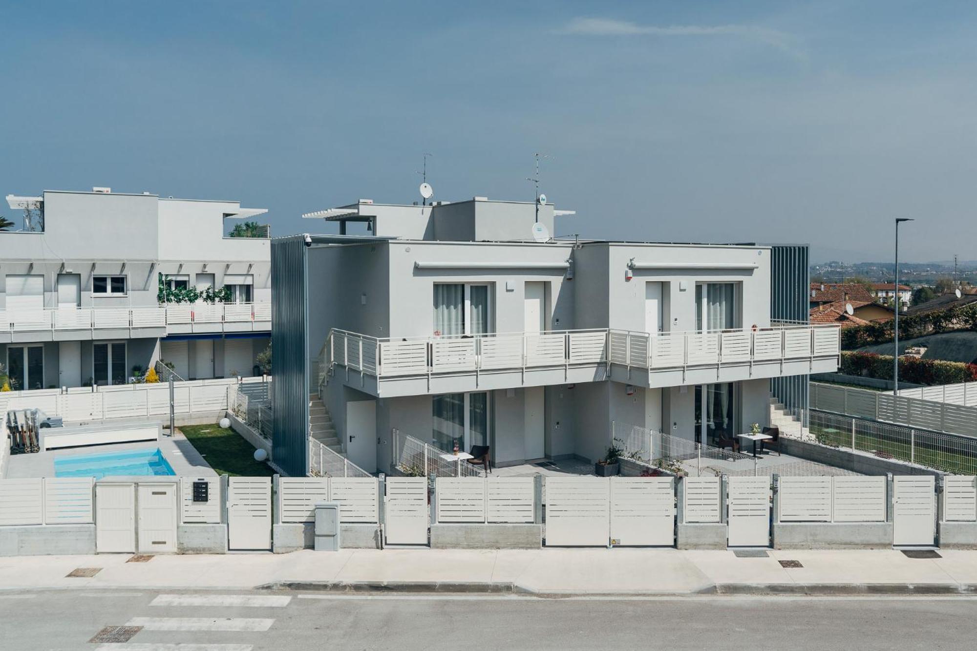 The Prince - Luxury Apartments With Pool Peschiera del Garda Ngoại thất bức ảnh