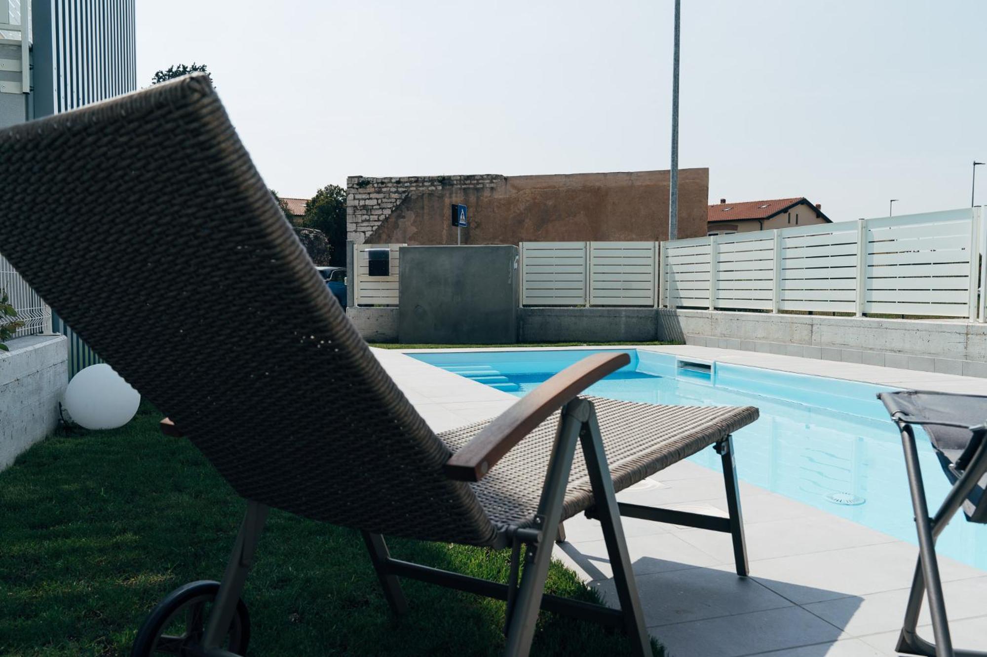 The Prince - Luxury Apartments With Pool Peschiera del Garda Ngoại thất bức ảnh