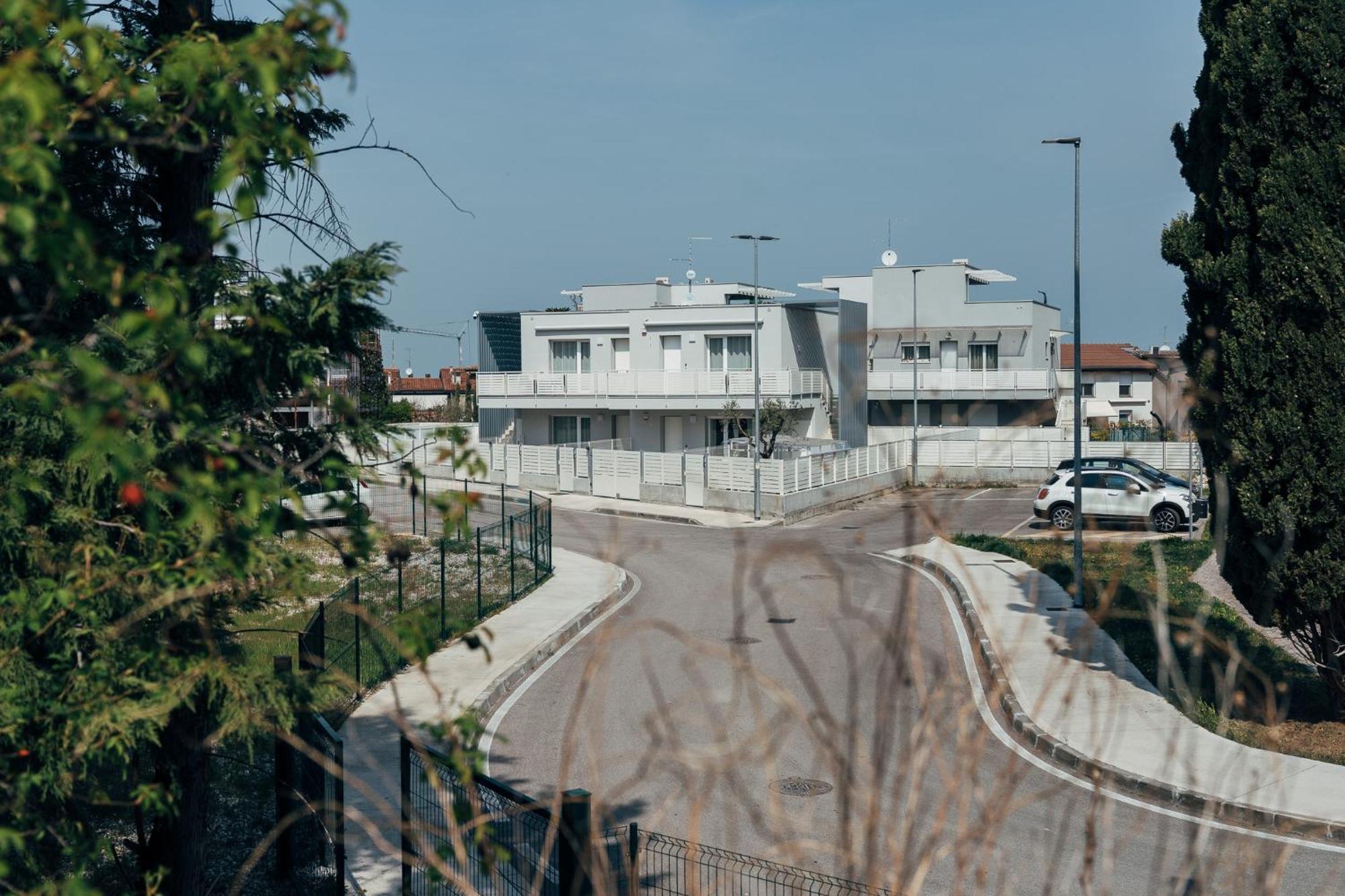 The Prince - Luxury Apartments With Pool Peschiera del Garda Ngoại thất bức ảnh